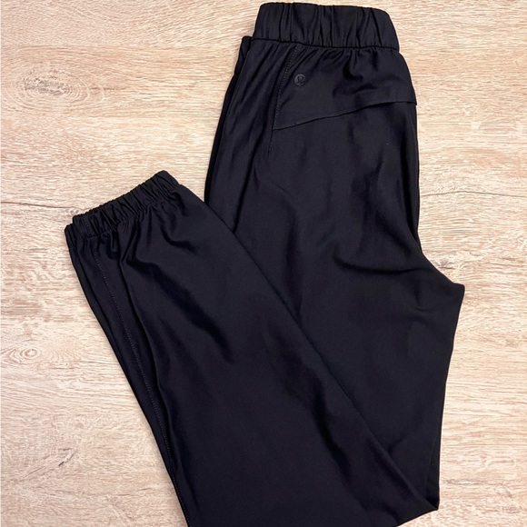 Lululemon Warpstreme High-Rise 7/8 Jogger in Black, size 26 - Picture 2 of 4